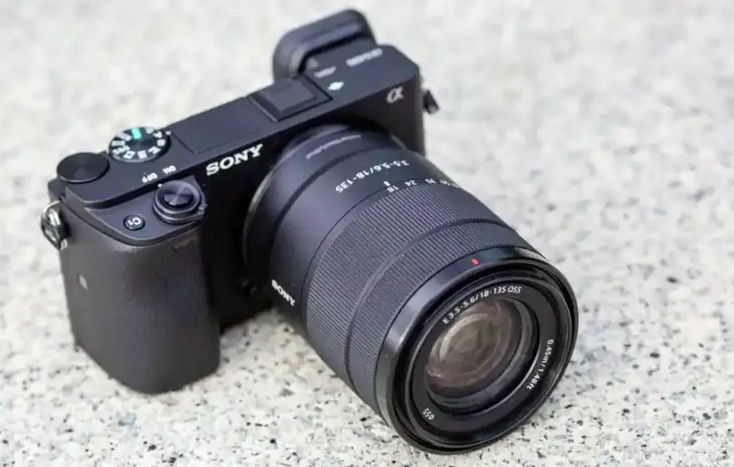 6 Alasan Sony A6400 Masih Menjadi Pilihan Utama Konten Kreator di 2025.