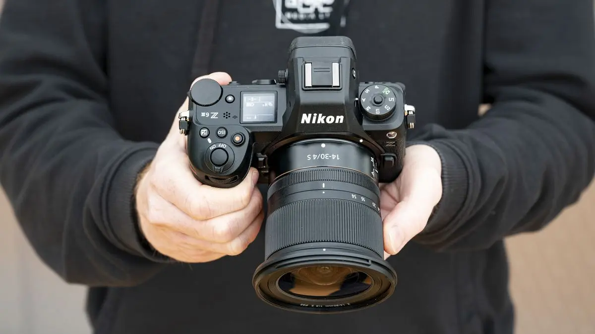 Nikon Merilis Firmware Baru yang berfokus pada videografi untuk Nikon Z6 III dan Nikon Z8.