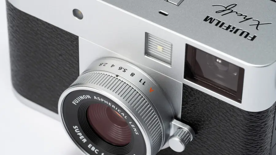 Kamera Fujifilm X Half Dirilis, Memadukan Teknologi Modern dengan Gaya Retro yang Khas.