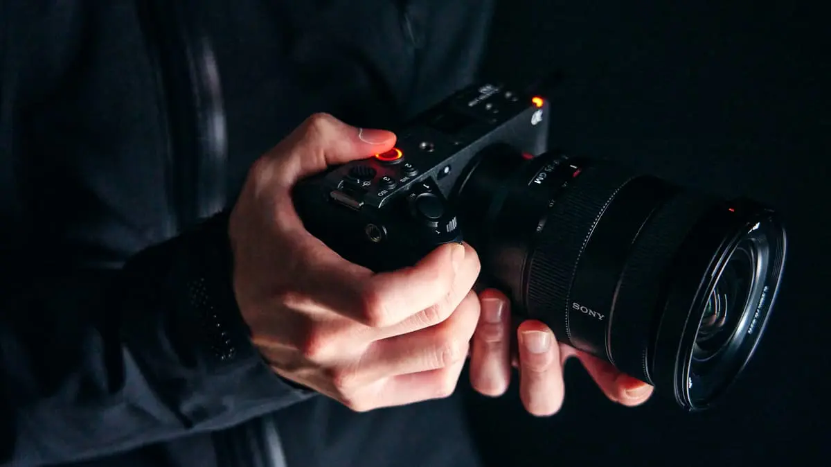 Rumor Sony FX2: Hadir Bulan Ini dengan Fitur Tilting Viewfinder dan 32-Bit Float?