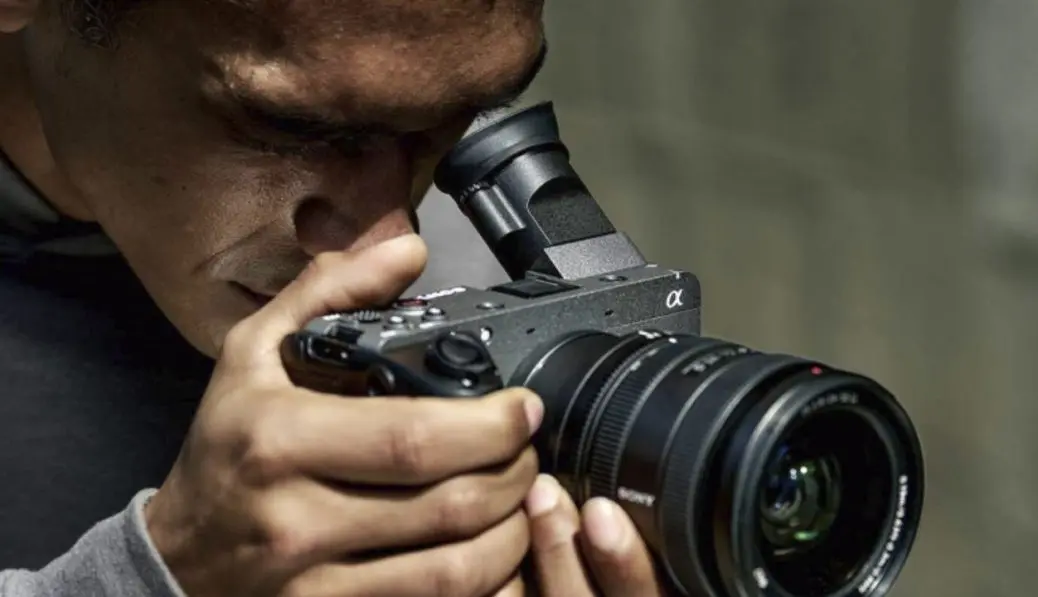 Ini Dia Keunggulan Tiltable High-Definition Electronic Viewfinder di Sony FX2