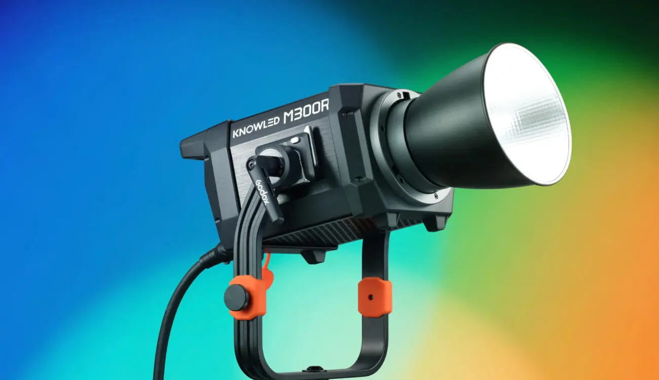 Godox KNOWLED M300R Dirilis, Lampu LED RGBWW yang Bisa Hadirkan Akurasi Warna Luar Biasa.
