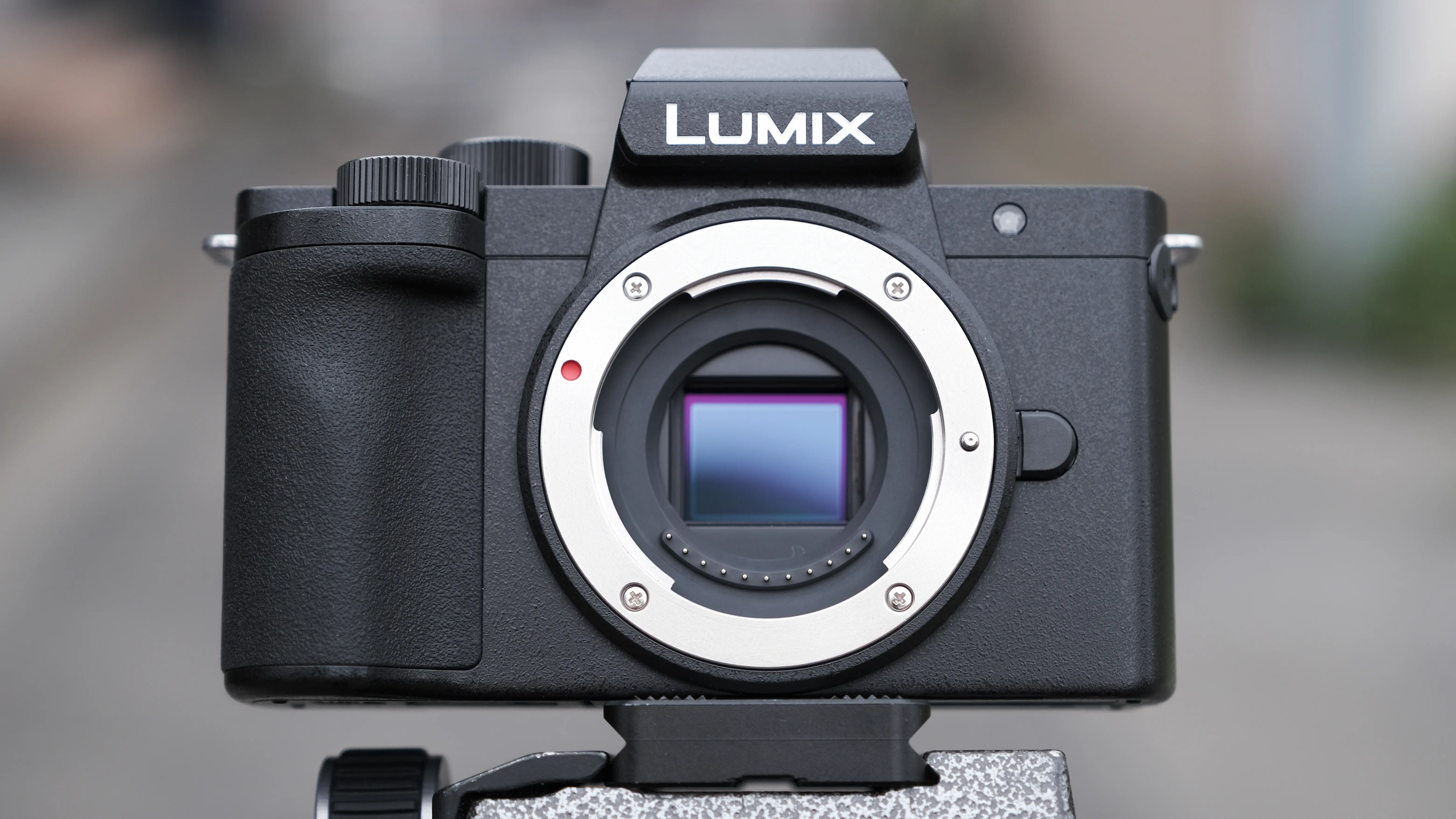 Panasonic-G100-Micro-Four-Third-mini-camera-Image-credit-CineD-1.webp