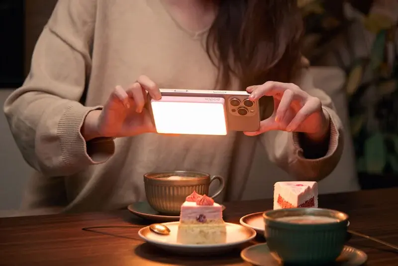 Ini Dia Godox MA5R, Lampu LED Pocket yang Bisa Jadi Wireless Powerbank Untuk Smartphone.