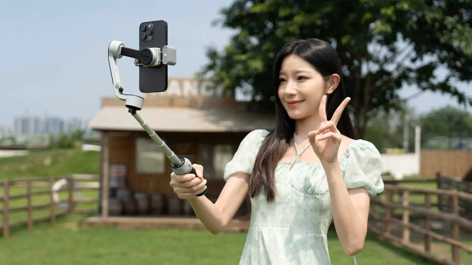 Zhiyun Cinepeer CQ5 Dirilis, Gimbal Smartphone yang Punya Teknologi AI dan Voice Control.