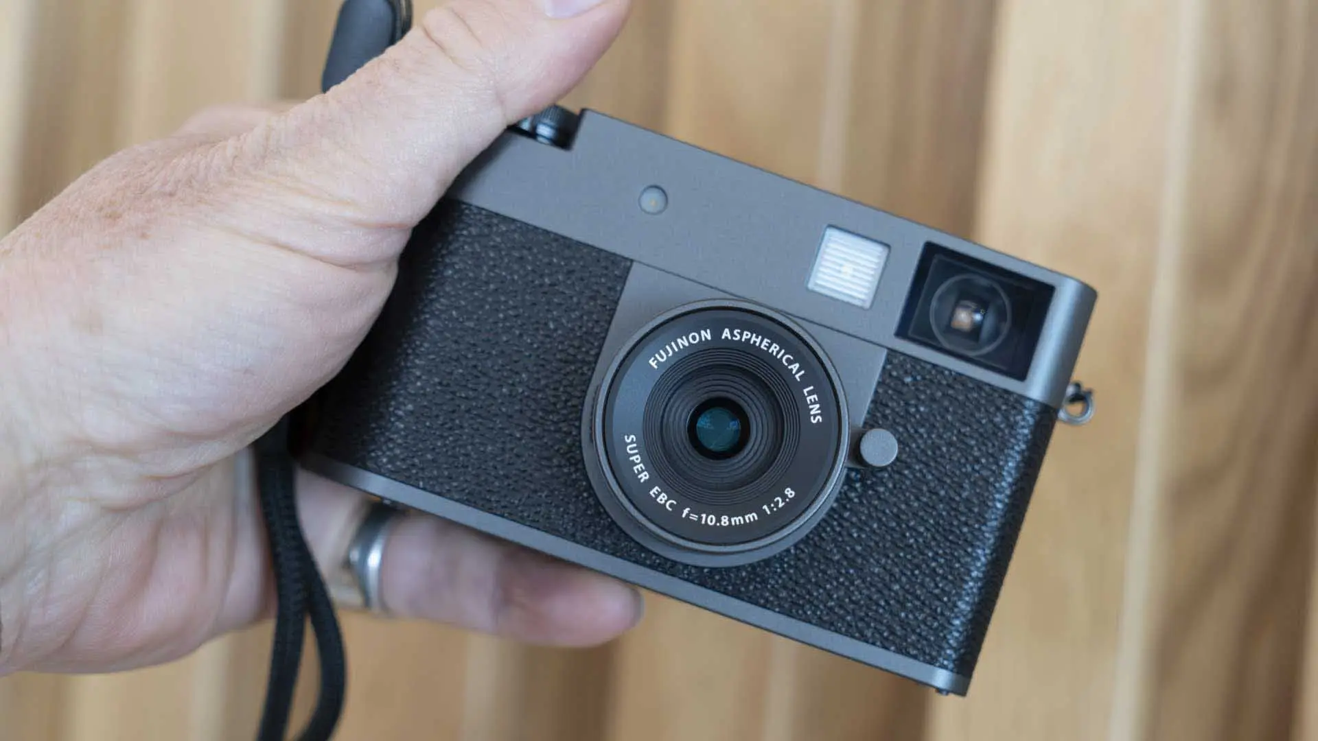Fujifilm X Half Dapatkan Pembaruan Firmware Pertamanya versi Versi 1.01 Untuk Atasi Beberapa Bug.