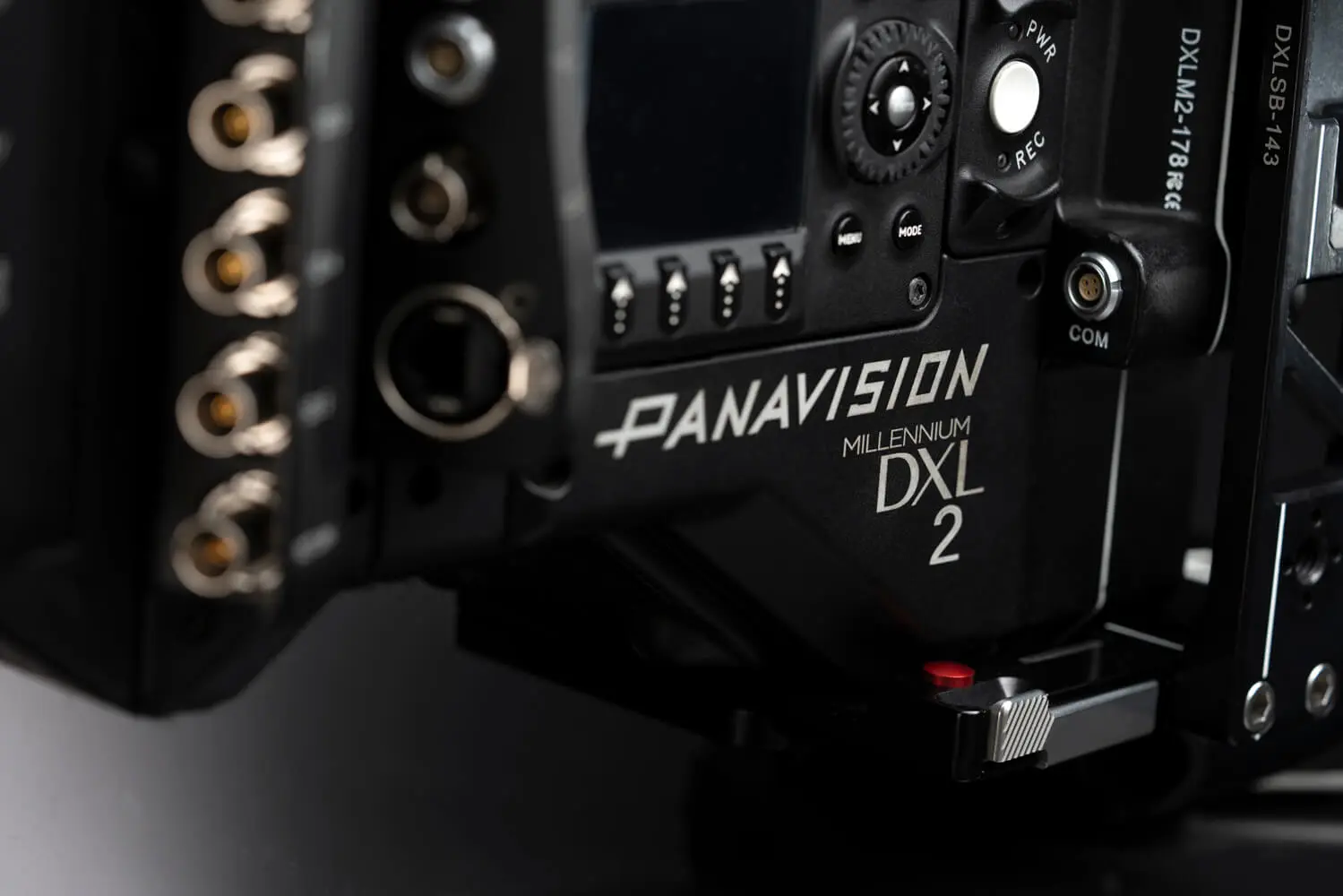 pv_cameras_digital_panavision_millennium-dxl2_05-jpg.webp