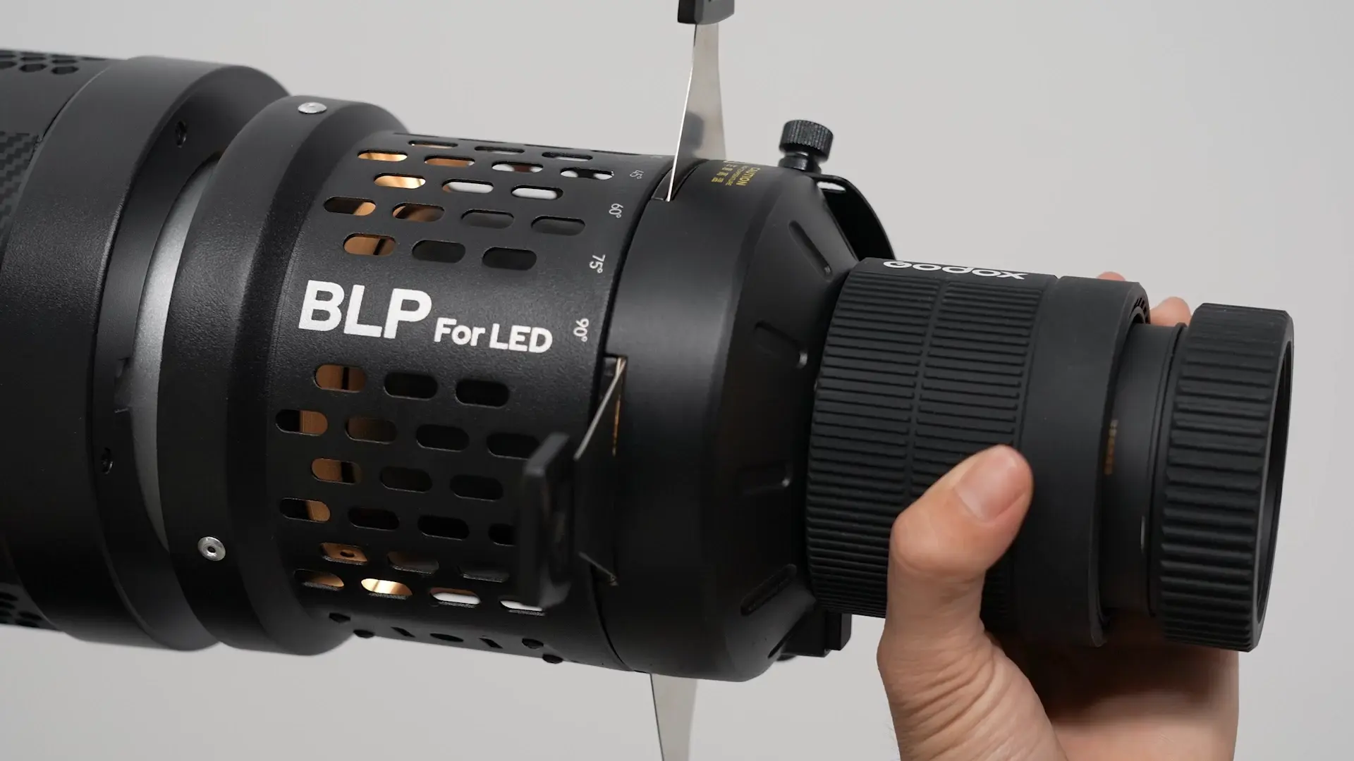 Maksimalkan Kreativitas Pencahayaan dengan Godox 48mm Lens untuk BLP/BFP Projection Attachment.