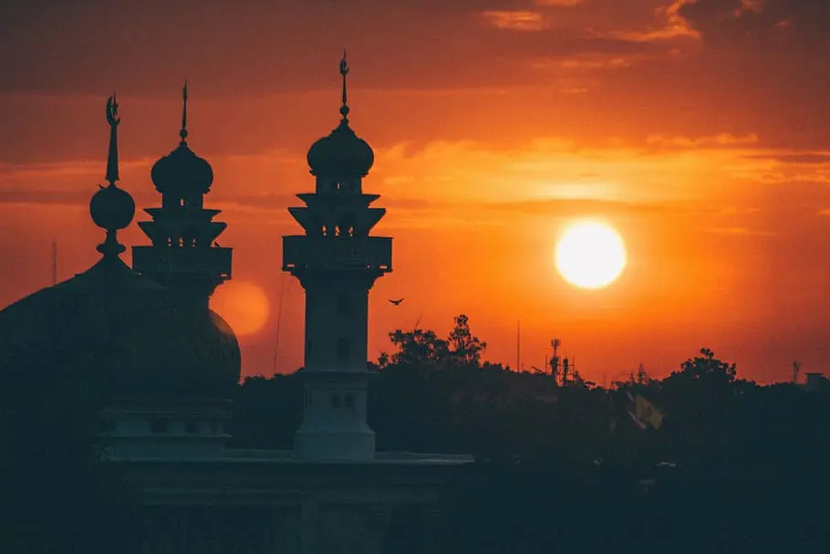 mosque-sunrise-architecture-landmark.webp