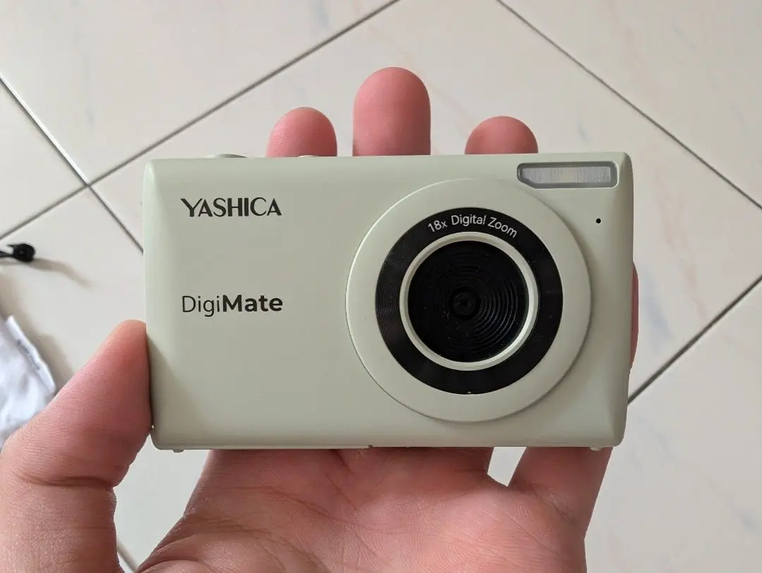 YASHICA DigiMate: Kamera Mungil dengan Kemampuan Besar untuk Sehari-hari.